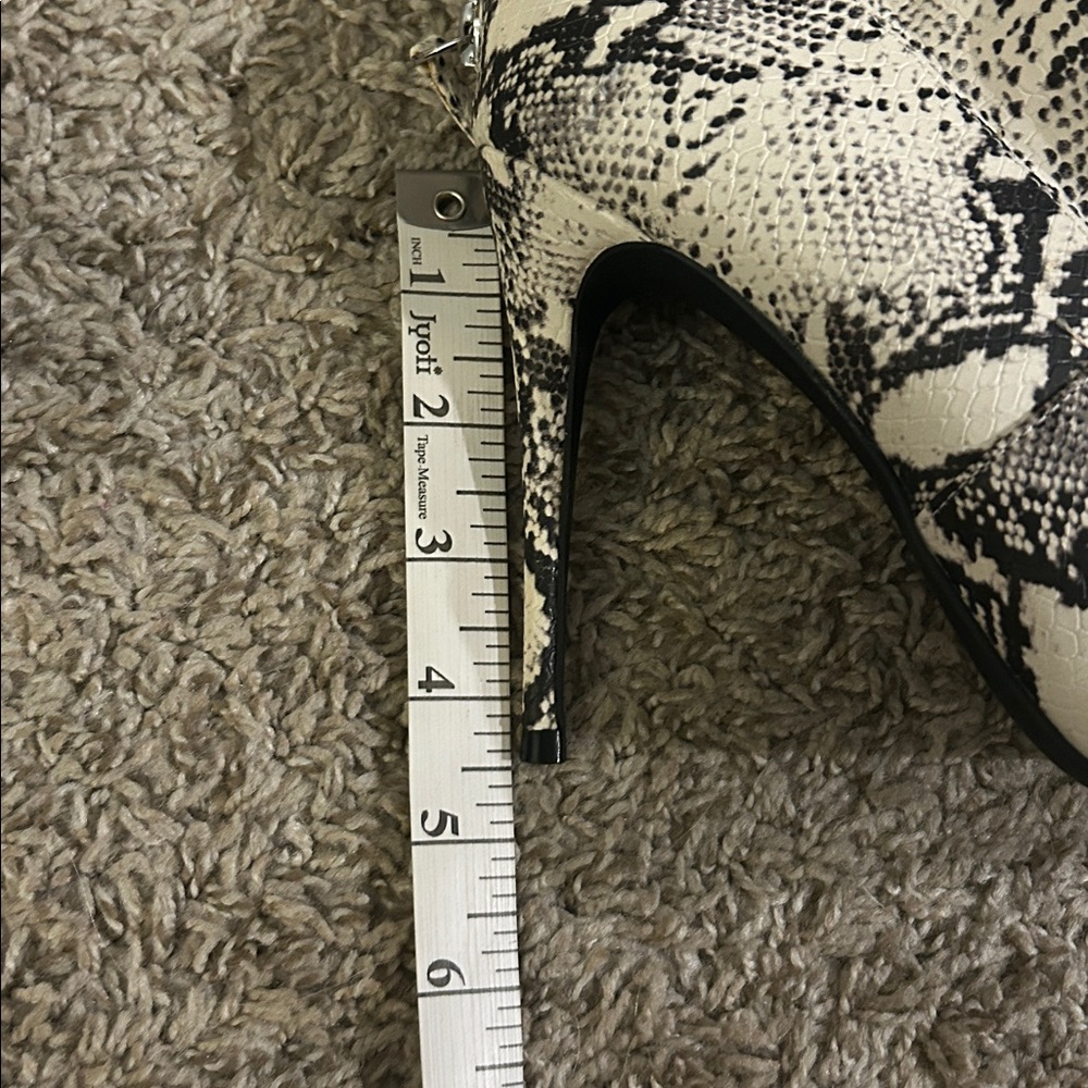 Steve Madden Boots - Picture 4 of 10